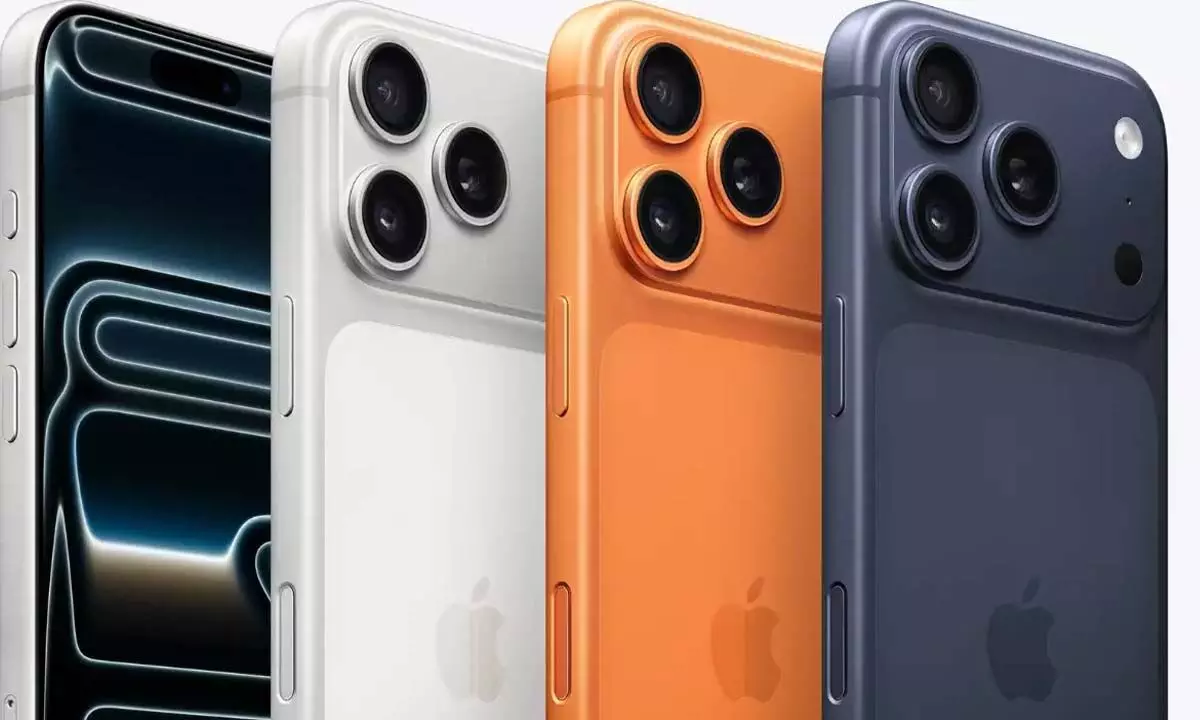 iPhone 17 Frenzy in India: Chaos, Long Queues & Midnight Madness